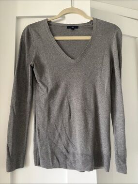 GAP Women's V-Neck Long Sleeve Top in Light Gray (Sm)